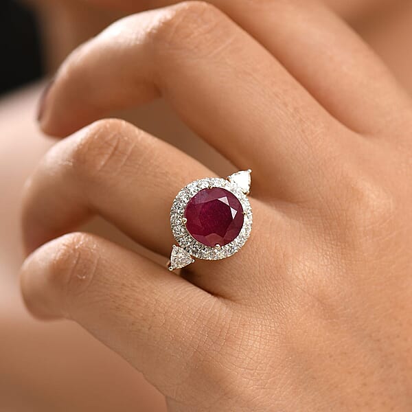 10K Yellow Gold AAA Niassa Ruby Luxuriant Lab Grown Diamond (E-F VS) (1.22 Cts) Ring 8.98 Ctw
