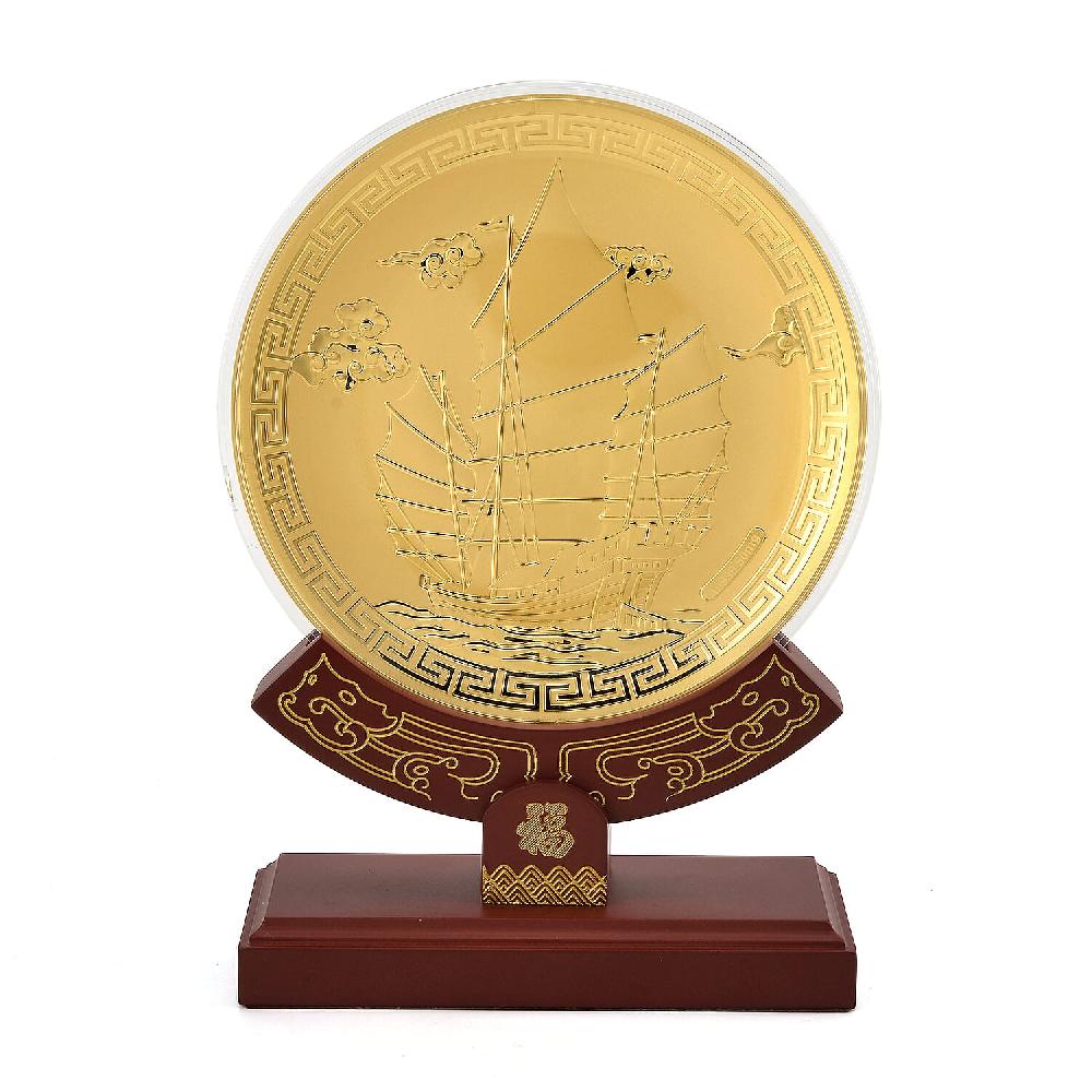 24K Gold Journey of Success and Prosperity Embossed Medallion-Style Ornament – 160mm (50mg)