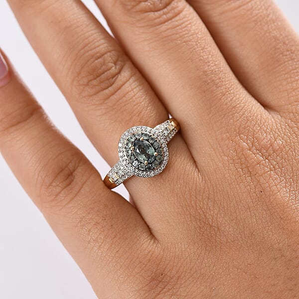AAA Narsipatnam Alexandrite And Luxuriant Lab Grown Diamond E-F VS 1.05 Ctw Majestic Mirage Ring In 10K Yellow Gold
