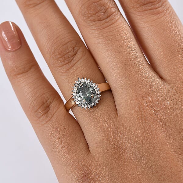 AAA Narsipatnam Alexandrite And Luxuriant Lab Grown Diamond E-F VS 1.05 Ctw Majestic Mirage Ring In 10K Yellow Gold