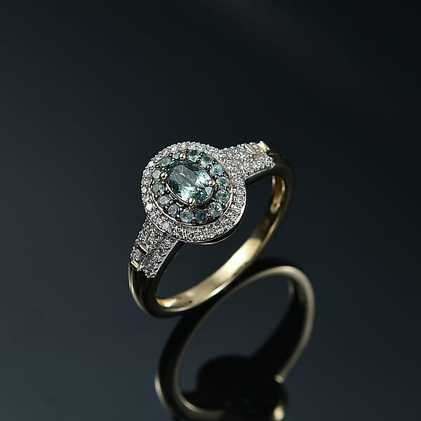 AAA Narsipatnam Alexandrite And Luxuriant Lab Grown Diamond E-F VS 1.05 Ctw Majestic Mirage Ring In 10K Yellow Gold