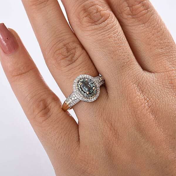 AAA Narsipatnam Alexandrite And Luxuriant Lab Grown Diamond E-F VS 1.05 Ctw Majestic Mirage Ring In 10K Yellow Gold