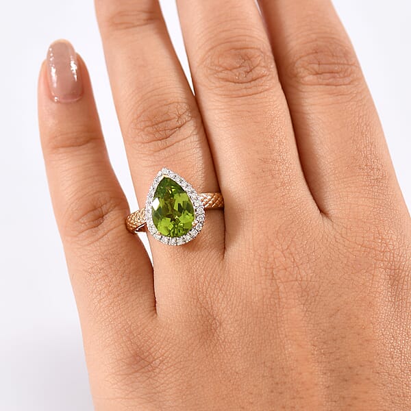AAA Peridot And G-H SI Luxuriant Lab Grown Diamond 4.33 Ctw Ring In 10K Yellow Gold