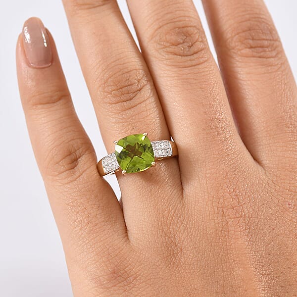 AAA Peridot And G-H SI Luxuriant Lab Grown Diamond 4.62 Ctw Ring In 10K Yellow Gold