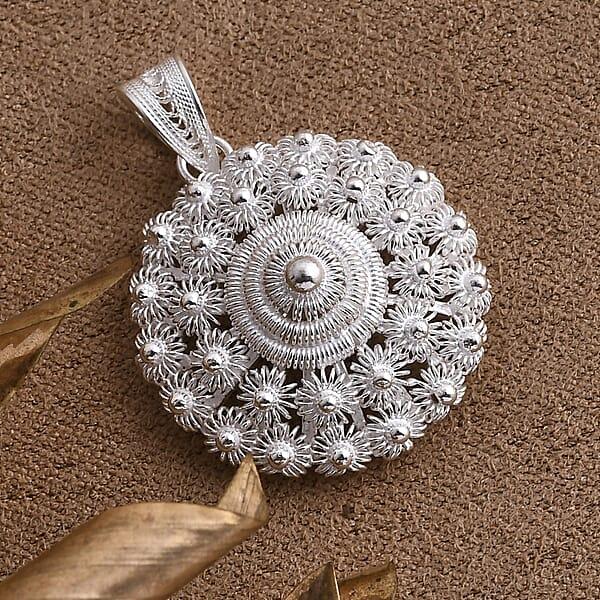 Artistry Tarakashi Collection Sterling Silver Floral Pendant (4.05 Grams)