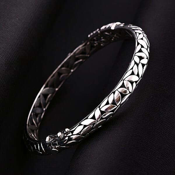 Bali Legacy Leaf Borobudur Bangle Bracelet In Sterling Silver (7.25 In) 27.50 Grams