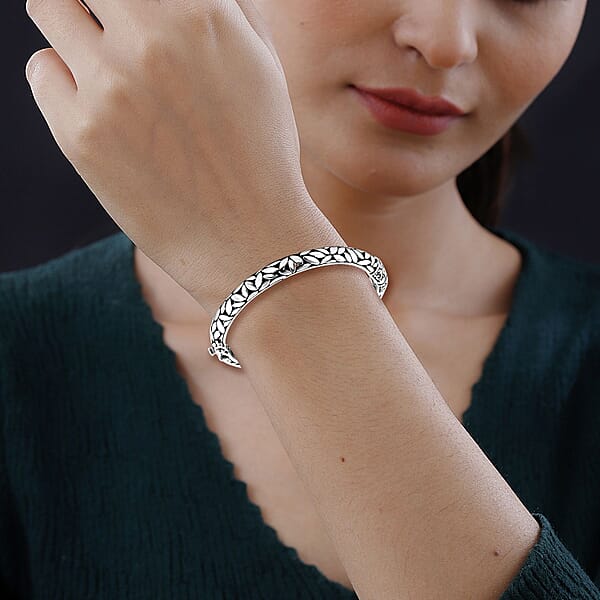 Bali Legacy Leaf Borobudur Bangle Bracelet In Sterling Silver (7.25 In) 27.50 Grams