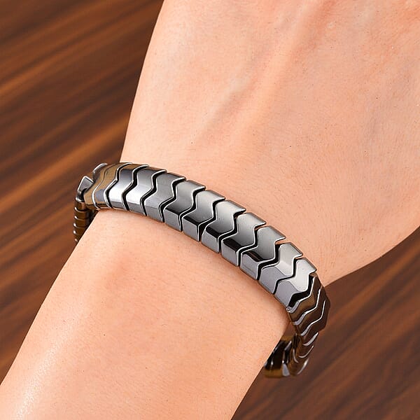 Black Hematite Chevron Block Stretch Men's Bracelet 207.50 Ctw (8-8.5 Inches)
