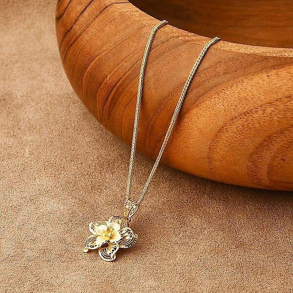 Blooming Flower Pendant Necklace In 10K Yellow Gold 3.10 Grams 20 Inches