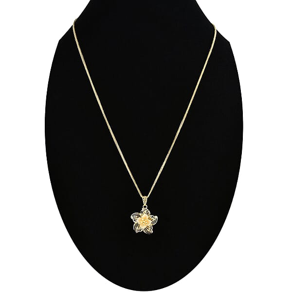 Blooming Flower Pendant Necklace In 10K Yellow Gold 3.10 Grams 20 Inches