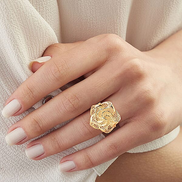 Blooming Flower Ring In 10K Yellow Gold 2.30 Grams