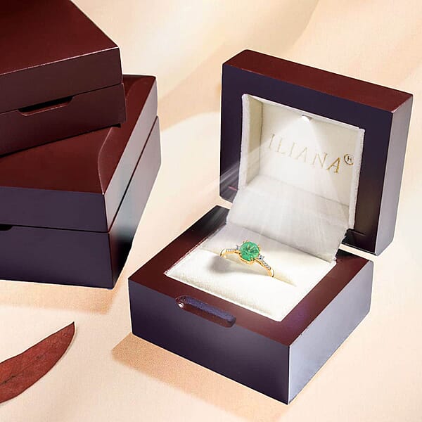 Certified And Appraised Iliana 18K Yellow Gold AAA Boyaca Colombian Emerald Diamond (SI) (0.19 Cts) Ring 1.80 Ctw