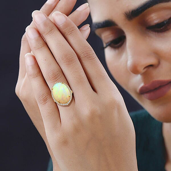 Certified & Appraised Iliana 18K Yellow Gold AAA Ethiopian Welo Opal And G-H SI White Diamond Ring 5.30 Grams 14.10 Ctw