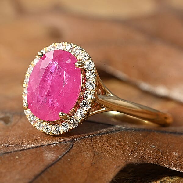 Certified & Appraised Iliana 18K Yellow Gold AAA Montepuez Ruby And G-H SI Diamond Halo Ring 2.50 Ctw
