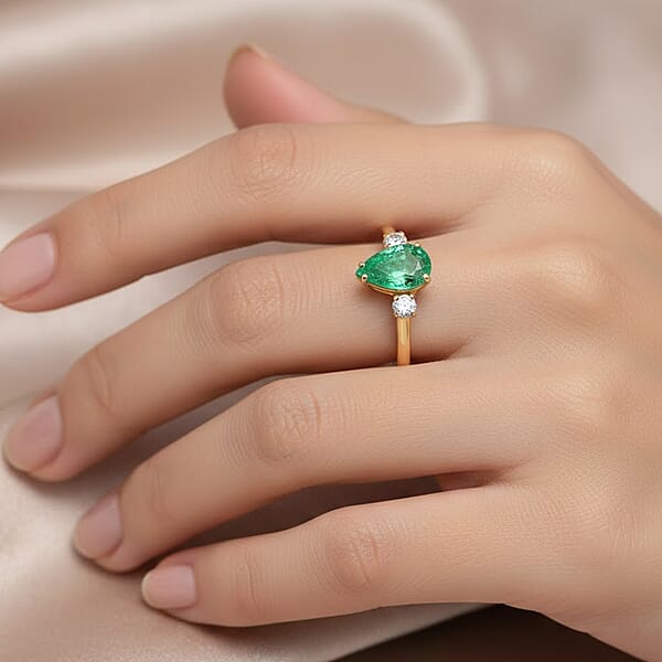 Certified & Appraised Luxoro 14K Yellow Gold AAA Boyaca Colombian Emerald And G-H I2 Diamond Ring 1.00 Ctw