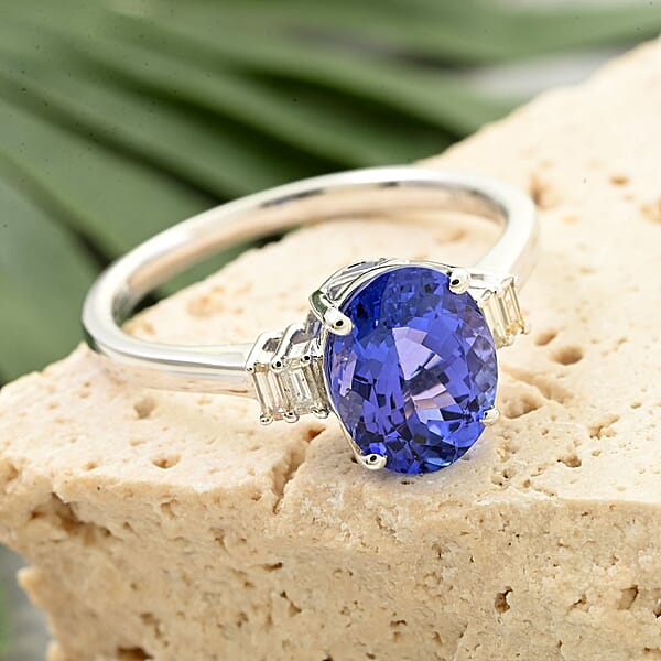 Certified & Appraised Luxoro AAA Tanzanite And G-H I2 Diamond 2.60 Ctw Ring In 14K White Gold