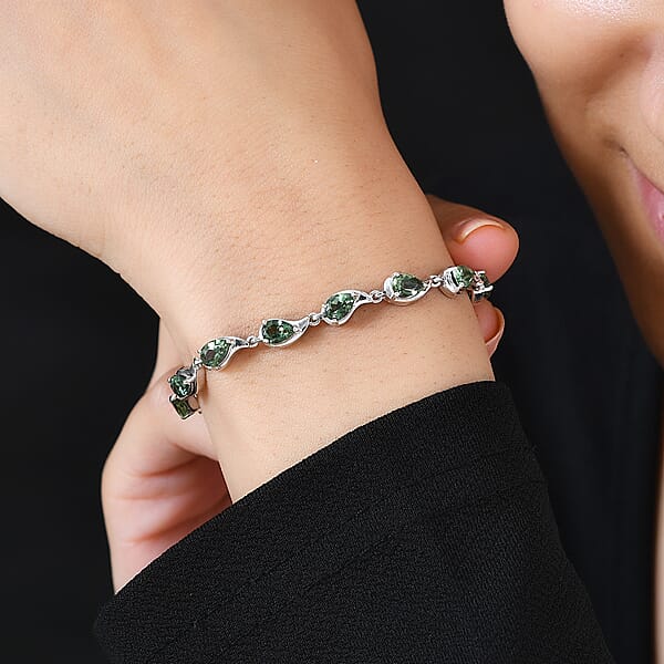 D'Joy Andranomaro Green Apatite Raindrop Bracelet In Rhodium Over Sterling Silver (7.25 In) 7.25 Ctw