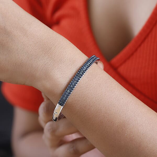 D'Joy Blue Diamond 1.50 Ctw Bangle Bracelet In Rhodium Over Sterling Silver (7.25 In)