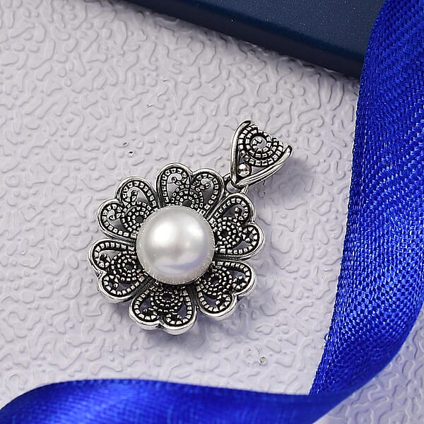 D'Joy Indian Artisan Crafted Freshwater Pearl Flower Petals Pendant Without Chain In Sterling Silver