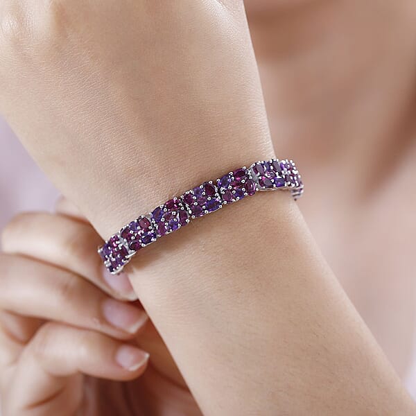 D'Joy Orissa Rhodolite Garnet And Amethyst Floral Garland Bracelet In Rhodium Over Sterling Silver (7.25 In) 22.40 Ctw