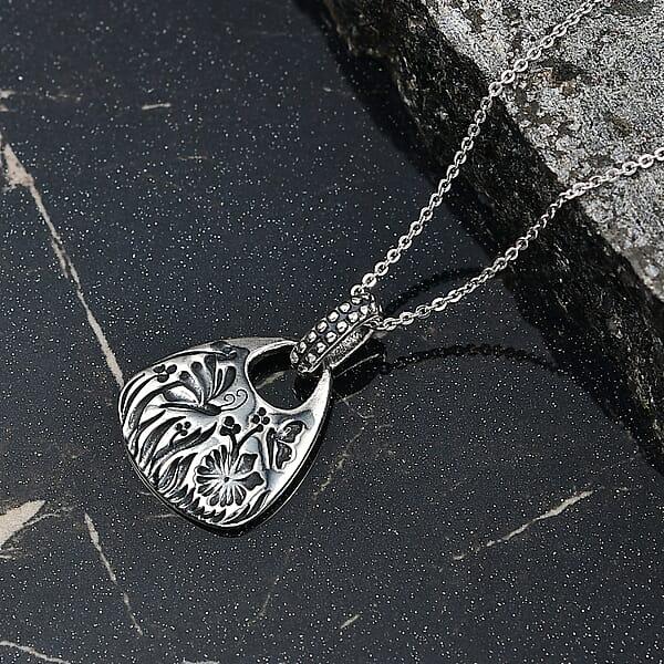 D'Joy Passport To Israel Artisan Crafted Floral Pendant Necklace In Sterling Silver 6 Grams 20 Inches