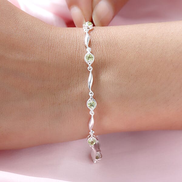 D'Joy Peridot 1.00 Ctw Station Bracelet In Sterling Silver (7.25 In)
