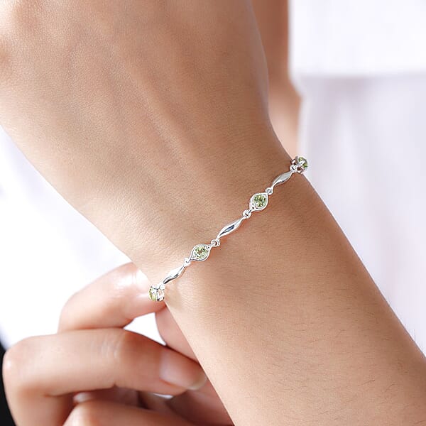 D'Joy Peridot 1.00 Ctw Station Bracelet In Sterling Silver (7.25 In)