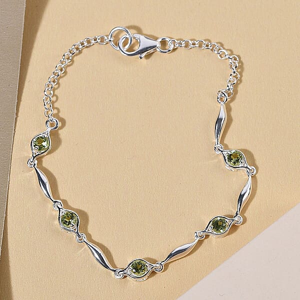 D'Joy Peridot 1.00 Ctw Station Bracelet In Sterling Silver (7.25 In)