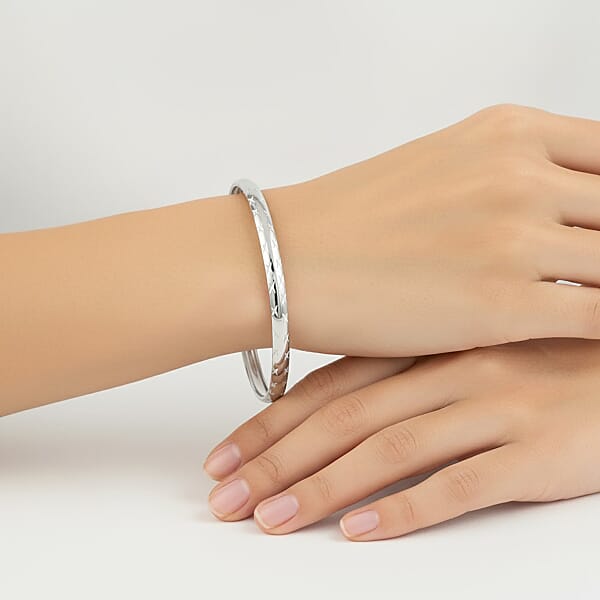 Diamond-cut Bangle Bracelet In Sterling Silver (8.0 In) 3.60 Grams
