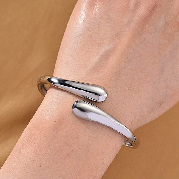 EverTrue Bypass Bangle Bracelet In Stainless Steel (7.50 In)