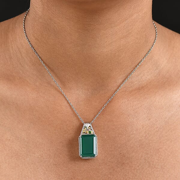 EverTrue Verde Onyx Chrome Diopside Pendant In 18K YG Plated And Platinum Bond With Stainless Steel Necklace 13.10 Ctw (20 Inches)
