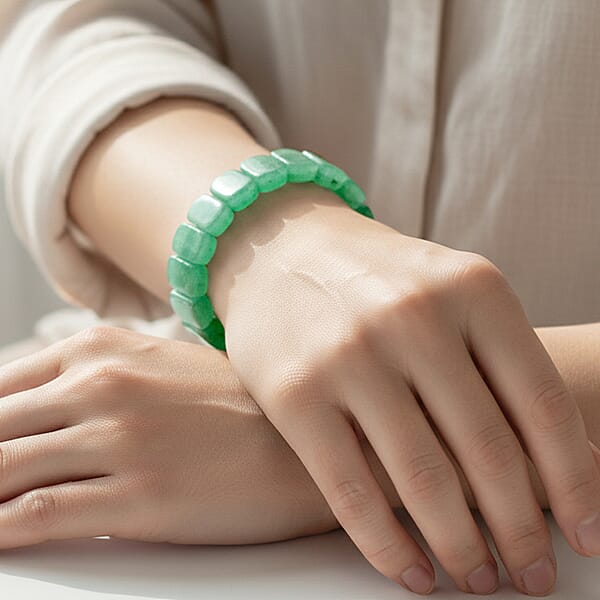 Green Aventurine 130.60 Ctw Stretch Bracelet (6.00 In)