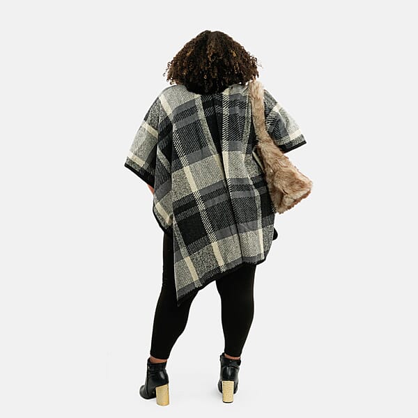 Instyle Black Plaid Ruana And Ivory Purse Set - One Size Fits Most