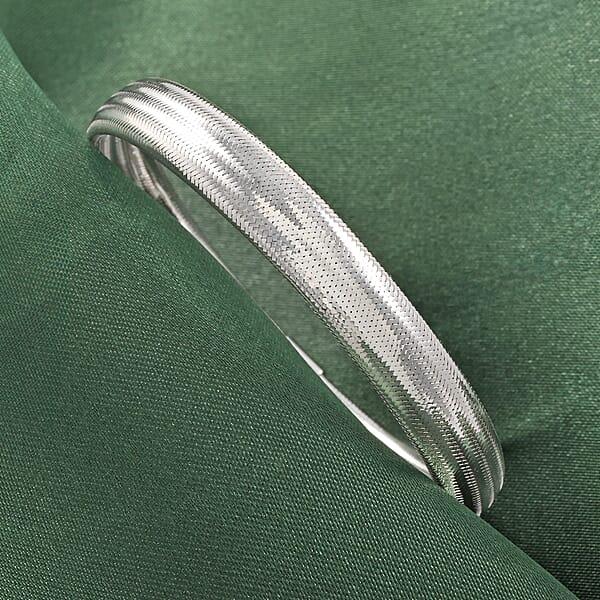 Italian 10K White Gold Domed Stretch Bracelet (7.0-8.0 Inches) ( 8mm 2.25 Grams)