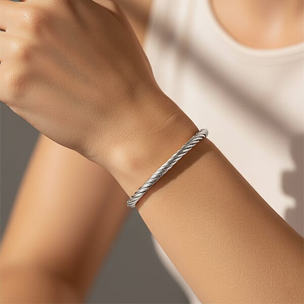 Italian Twisted Omega Chain Bracelet In Rhodium Over Sterling Silver (7.25 In) 9 Grams