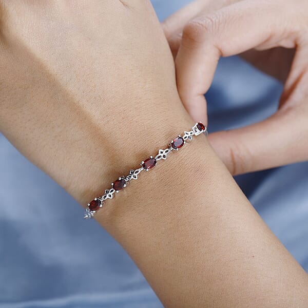 Karis Mozambique Garnet 2.75 Ctw Bracelet In Platinum Bond Stainless Steel Adjustable Bolo Bracelet