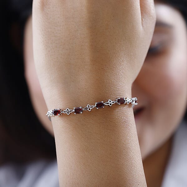 Karis Mozambique Garnet 2.75 Ctw Bracelet In Platinum Bond Stainless Steel Adjustable Bolo Bracelet