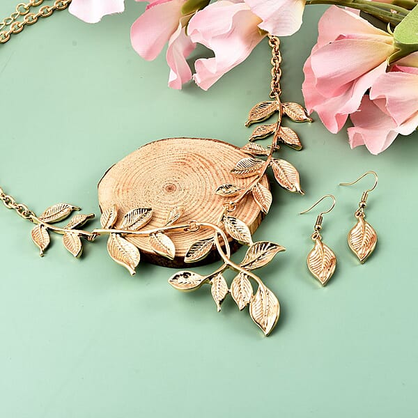 Leaf Earrings And Necklace In Goldtone 22-25 Inches
