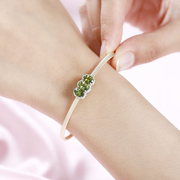 Luxoro 10K Yellow Gold Natural Calabar Green Tourmaline Diamond (G-H I2) (0.15 Cts) Cuff Bracelet (7.25 In) (4.15 G) 2.35 Ctw