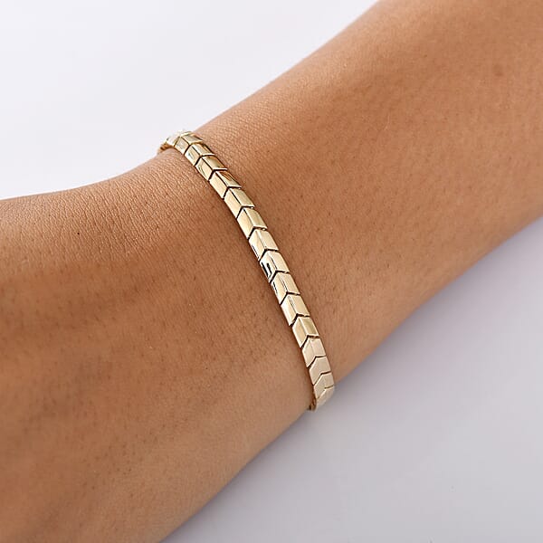 Luxoro Chevron Link Bracelet In 10K Yellow Gold (6.50 In) 6.7 Grams