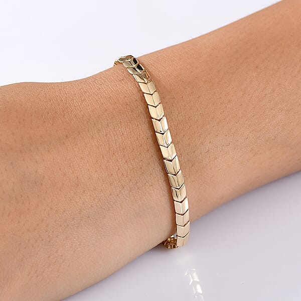 Luxoro Chevron Link Bracelet In 10K Yellow Gold (7.25 In) 7.15 Grams