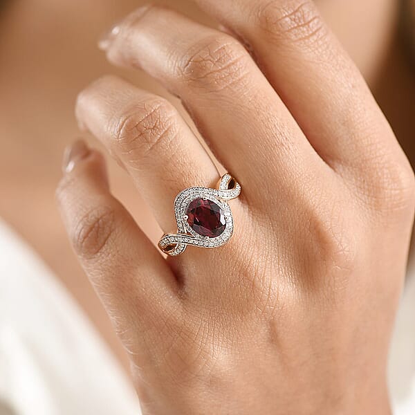 Luxoro Premium Malawi Magenta Garnet And Diamond I2 2.50 Ctw Love Wave Ring In 10K Rose Gold (Size 10.0) 4.30 Grams