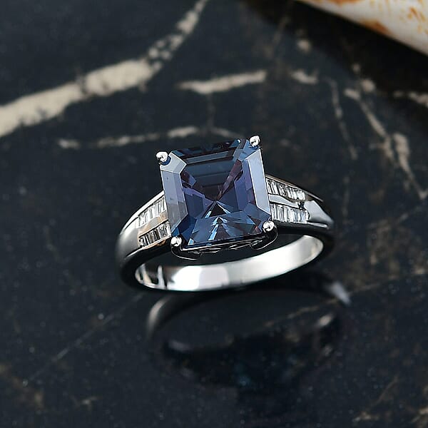Luxuriant AAA Lab Grown Alexandrite And E-F VS Lab Grown Diamond 4.50 Ctw Twilight Regent Ring In 10K White Gold 4.3 Grams