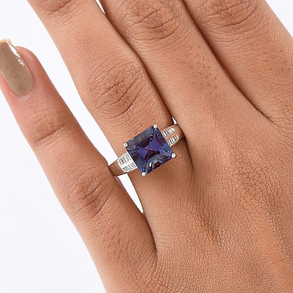 Luxuriant AAA Lab Grown Alexandrite And E-F VS Lab Grown Diamond 4.50 Ctw Twilight Regent Ring In 10K White Gold 4.3 Grams
