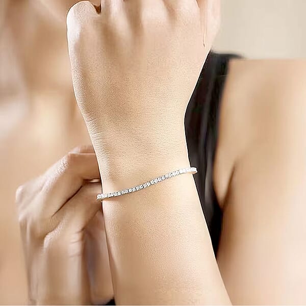 Luxuriant Lab Grown Diamond E-F VS 2.50 Ctw Tennis Bracelet In Rhodium Over Sterling Silver (6.50 In)