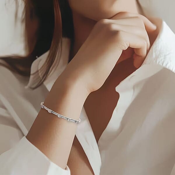 Luxuriant Lab Grown Diamond EF-VS 1.25 Ctw Coiled Spring Cuff Bracelet In 10K White Gold (7.25 In)