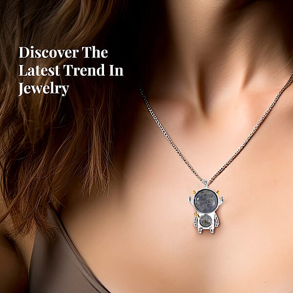 Malagasy Labradorite 46.50 Ctw Spaceman Pendant In Dualtone With Stainless Steel Chain 24 Inches