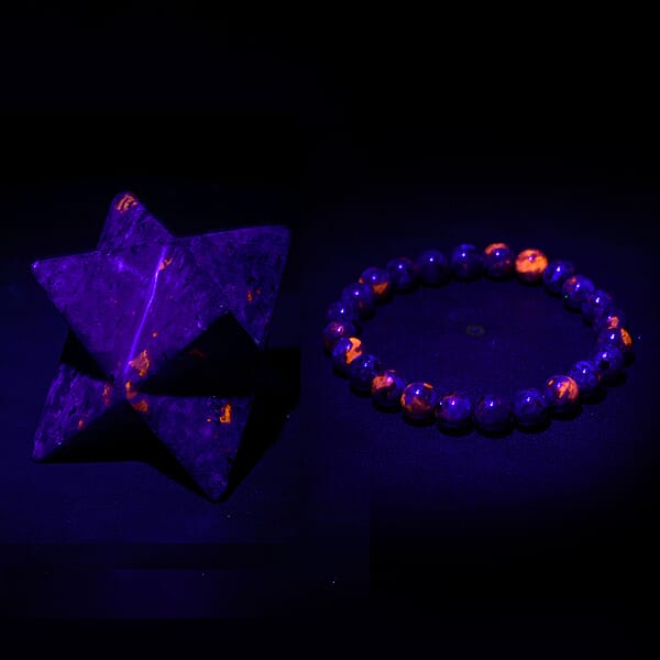 Natural Yooperlite 1655.00 Ctw Makaba And Beaded Stretch Bracelet With Free UV Flash Light