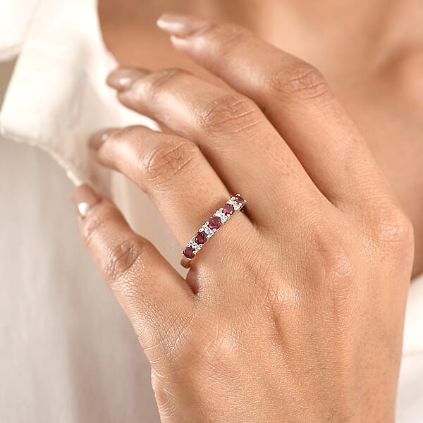 Premium Malawi Magenta Garnet And Luxuriant Lab Grown Diamond G-H SI 0.90 Ctw Moonlit Spark Ring In Rhodium Over Sterling Silver