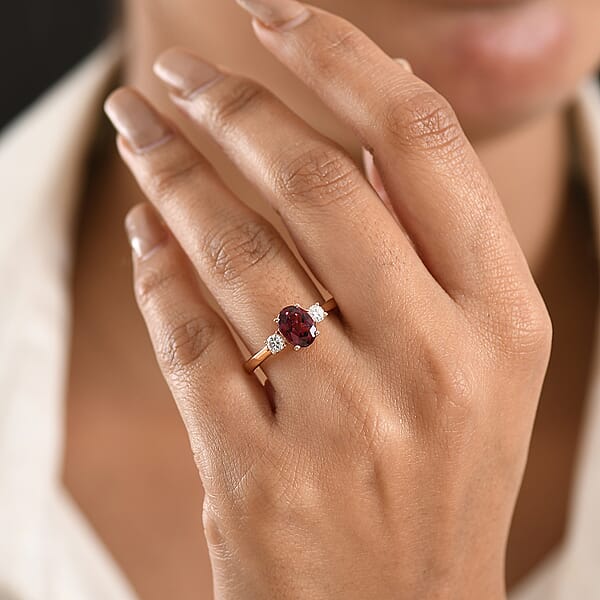 Premium Malawi Magenta Garnet And Luxuriant Lab Grown Diamond G-H SI 1.70 Ctw Solace Ring In 18K Vermeil Rose Gold Over Sterling Silver